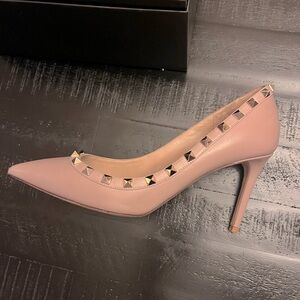 VALENTINO
Rockstud Accents Leather Pumps